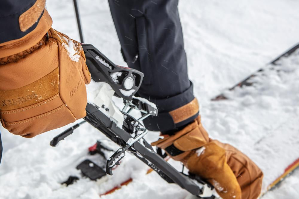 Choosing the right pair of gloves-Trojan Wake Ski Snow